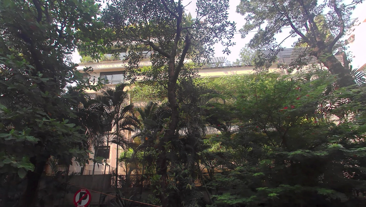 4 BHK Semi Furnished in Ghia Mansion , Carmichael Road